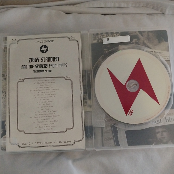 Ziggy Stardust Motion Picture 30th Anniversary DVD - Picture 3 of 5